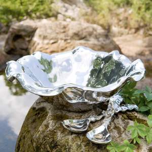 Cuenco de aluminio fundido artesanalmente, apto para diversas configuraciones de interiores, que ofrece un metal resistente y robusto para mejoras decorativas. - Product Image 1