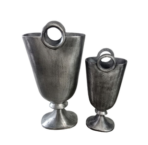 Pots de jardinière en métal rustiques modernes Supports de plantes décoratifs d'extérieur pour une utilisation élégante de jardin, de patio, de pelouse et de balcon - Product Image 1