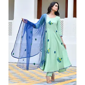 Ensemble de costume pour femme Morepankh en rayonne vert encre - Product Image 5