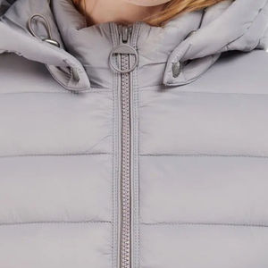 Vente en gros de veste matelassée d'hiver personnalisée de haute qualité pour femmes, veste grande taille en coton et polyester respirant avec capuche zippée - Product Image 5