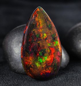 Cabochon d'opale noire naturelle avec jeu de couleur brillant Pierre de haute qualité pour la fabrication de bijoux ou l'utilisation de collectionneurs Source fiable - Product Image 1