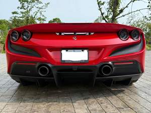 F8 Spider 2022, V8 biturbo de 710 hp, Rosso Corsa, sin modificar - Product Image 3