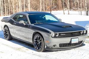 Dodge Challenger T A 2023 d'occasion, 1 700 miles, boîte manuelle 6 vitesses, moteur V8 Hemi, gris Destroyer, non modifié - Product Image 2