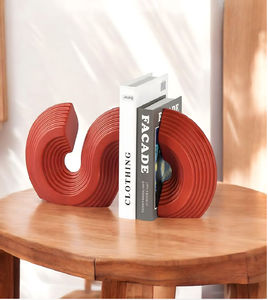 Jarrón de propagación de cristal con forma de mano dorada antigua para una estantería. Atmósfera zen disponible a precio de mayoreo. - Product Image 6