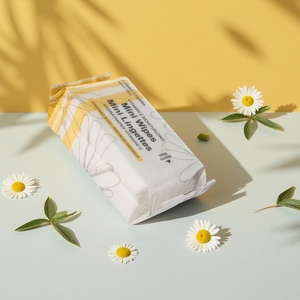Mini toallitas húmedas con vitamina E, aroma a manzanilla, 8 unidades, para el cuidado de la piel del rostro y las manos. - Product Image 1