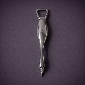 Abridor de Botellas de Acero Inoxidable con Diseño de Delfín, Elegante y Moderno, Agarre Suave, Acabado Pulido Duradero, Ideal para el Hogar, Bar y Regalos - Product Image 2