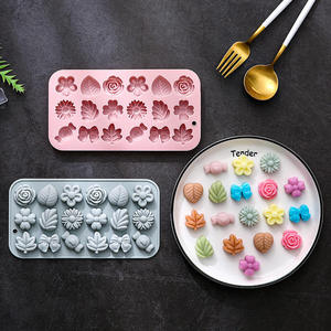 En Stock: Molde de 18 Piezas para Hornear Pasteles y Chocolates con Diseños de Flores Pequeñas, Hojas y Lazos de Caramelo, Apto para Horno, Empaque a Granel - Product Image 3