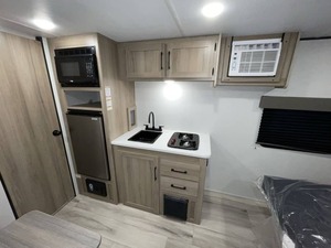 Nouvelles caravanes de voyage Keystone C-o-l-e-m-a-n 17B 2025, maison de camping en plein air, caravane, camping-car à vendre - Product Image 4