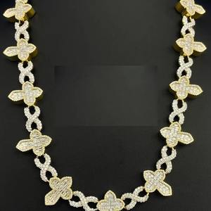 Collier de luxe avec lien croisé et infini plaqué or jaune avec moissanite taille ronde glacée, chaîne statement pour femmes et hommes - Product Image 1