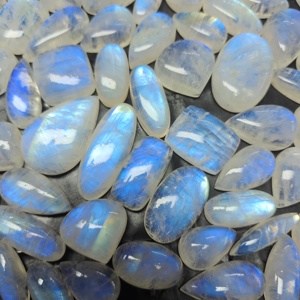 มูนสโตนสีขาวธรรมชาติ 100% ทรงหลังเบี้ย คุณภาพสูง ระดับท็อป  ควอตซ์สีน้ำเงิน  หินมูนสโตนแบบหลวมสำหรับทำเครื่องประดับ  ขายส่งจำนวนมาก - Product Image 6