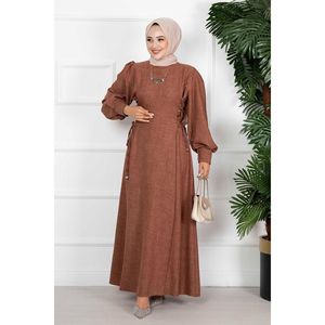 Robe Hijab en lin avec liens sur le côté Marron - Product Image 3