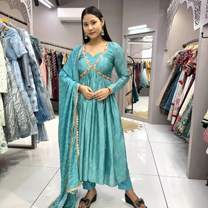 Bollywood Designer Robe brodée en soie russe avec longue Dupatta, Aliya Cut Readymade Salwar Costumes pour mariage Wear - Product Image 1