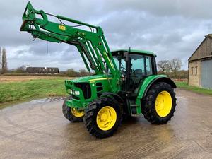 Tractor Agrícola Usado de 120HP 4X4 con Motor y Caja de Cambios en Venta - Product Image 3