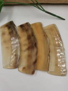 Peine Desenredante de Cuerno de Búfalo Orgánico Hecho a Mano, Pulido, Duradero, Antiencrespamiento y de Dientes Anchos para un Cabello Saludable - Product Image 3