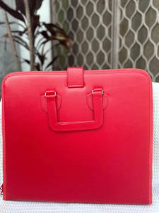 Étui pliable 5L en cuir rouge de haute qualité pour tablier de maître de la franc-maçonnerie, avec poignée, service OEM/ODM, certifié IP67 - Product Image 6