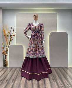 Haut imprimé en rayonne de qualité supérieure et ensemble Lehenga de style traditionnel pour les célébrations de fêtes célèbrent la culture Garba - Product Image 2