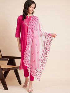 Ensemble de mode féminine indienne : Kurta, pantalon et dupatta en coton pur rose uni avec broderie élégante pour l'été - Product Image 2