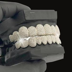 Grillz de diamante cultivado en laboratorio personalizado de fabricación india para dientes superiores inferiores disponibles Moissanite creado en laboratorio de oro amarillo de oro rosa - Product Image 4