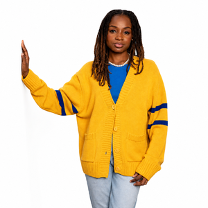 Cardigan en tricot jaune pour femme, rayures bleues, col en V, boutons sur le devant, coupe oversize, style décontracté, vente en gros, personnalisation, marque privée - Product Image 1