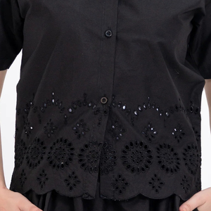 Personalizable recortada Boxy Cutwork Tank Top con botón Negro Transpirable Mezcla de algodón de punto Eco-Friendly Casual Tops-Venta al por mayor - Product Image 3