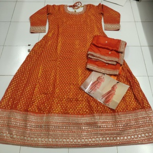 ชุด Banaras Anarkali สร้าง Aashirwad พร้อมงานปักและลำดับการทำงานที่สมบูรณ์แบบสำหรับงานแต่งงานงานเลี้ยงในโอกาสเทศกาล - Product Image 5