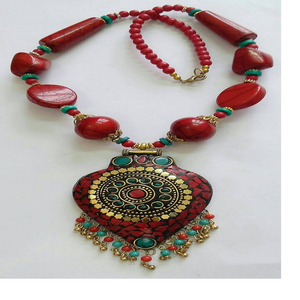Collares de cuentas de Cachemira laca de color rojo hechos con hueso, resina de cuerno y cuentas de vidrio ideales para reventa por tienda de accesorios de moda - Product Image 1