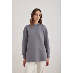 Chemisier en tricot gris brodé avec emblème Cocoon - Product Image 2
