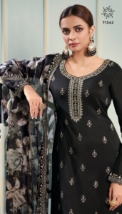 ชุดสูทซาลวาร์คาเมซผ้าไหมทรงตรงปักลายสง่างามสำหรับงานแต่งงานชาวปากีสถาน - Product Image 6