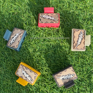Mini pinces à griffes en cuir usiné fait à la main à la mode et uniques accessoires de cheveux en cuir véritable gravés personnalisés pour les femmes - Product Image 2