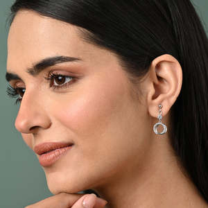 Pendientes Colgantes Circulares Plateados con Circonitas y Perlas, Geométricos y Bañados en Oro, Ideales para Bodas, Fiestas y Regalos - Product Image 3