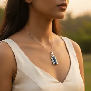 Collier pendentif tendance en pierre de grès bleue argentée géométrique pour femmes - Chaîne en laiton Bijoux - Product Image 1