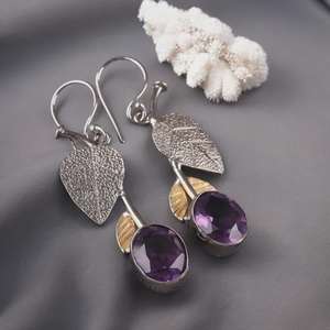 Boucles d'oreilles en feuille d'améthyste, argent sterling fait à la main, deux tons, bijoux pendantes, cadeau pour femmes, pierre de naissance de février - Product Image 2