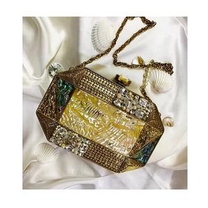 Nouvelle sortie 2024 Logo personnalisé imprimé strass sac de soirée nacre pochette pour femme au meilleur prix de l'Inde - Product Image 3
