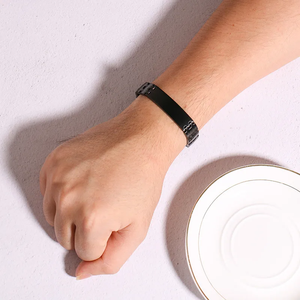 Brazalete personalizado de moda para hombre con grabado láser y Chapado en acero inoxidable 304 de color sólido para regalos personalizados - Product Image 3