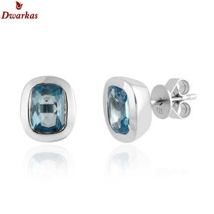 Boucles d'oreilles élégantes au design classique, en argent sterling 925, avec pierre précieuse ovale en topaze bleue, pour la fabrication en gros et l'exportation - Product Image 3