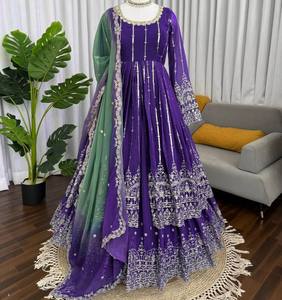 Robe Anarkali brodée en améthyste royale pour femmes avec dupatta ombré émeraude, tenue ethnique de luxe pour mariage et soirée - Product Image 2