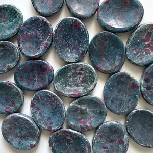 Ágata Natural de alta calidad rubí Kynite tallado grabado azul pulgar preocupación piedra a granel cristal curación bolsillo piedra - Product Image 4