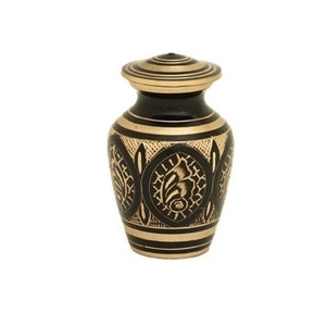 Pequeña urna de cremación de latón de estilo americano, ataúd conmemorativo grabado a mano, recuerdo para cenizas infantiles, ataúd funerario - Product Image 3