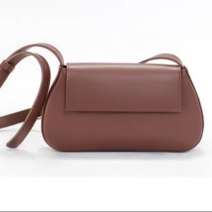 กระเป๋าสะพายพาดลำตัวหนังแท้สำหรับผู้หญิงแนววินเทจคลาสสิกกระเป๋าสะพายข้าง LCBB-0132หนังวัวแฟชั่น - Product Image 1