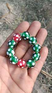 Perles de verre faites sur mesure à partir de la taille 6 mm avec de multiples motifs multicolores pour la revente par les magasins de perles dans différentes formes. - Product Image 5