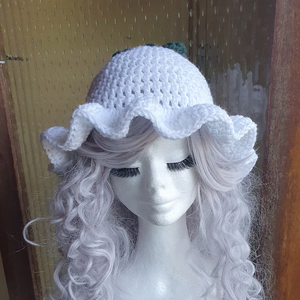 Chapeau Bob Lys de Vallée au design Tulipe Blanche, crocheté à la main, protection solaire hivernale pour le sport, les voyages, le ski, le cyclisme, la pêche et les fêtes - Product Image 5