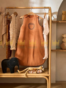 Vente en gros en vrac Porte-vêtements pour bébé en rotin naturel Ensembles de meubles pour enfants Faits à la main à bas prix du Vietnam - Product Image 2