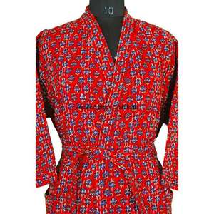 Chaqueta de Invierno Reversible Acolchada de Algodón Orgánico Kantha Hecha a Mano en India, Transpirable y Ecológica para Mujer, con Estampado Floral y Cinturón - Product Image 5