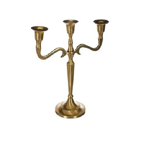 Portavelas de metal moderno con diseño minimalista perfecto para velas cónicas y crear un ambiente cálido en cualquier espacio - Product Image 1