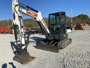 Mini-excavatrice Bobcat E35 série R2 d'occasion, bras de rotation zéro, compacte, hydraulique, avec cabine fermée, à vendre - Product Image 3