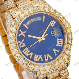 Montre de luxe en moissanite glacée avec cadran bleu, chiffres romains et affichage automatique de la date. - Product Image 5