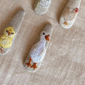 กิ๊บติดผมปักลายสำหรับเด็กผู้หญิงกิ๊บติดผมวินเทจเครื่องประดับผมแบบปักลายดอกไม้หรูหราของขวัญผลิตในเวียดนาม - Product Image 2