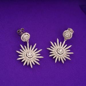 Pendientes de Plata con Diseño de Gota de Sol con Micro Pavé de Moissanita Brillante, Diseño de Pendientes Colgantes Brillantes para Fiestas y Uso Diario - Product Image 1