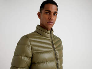 Chaqueta de Plumón para Hombre de Alta Calidad al por Mayor, Diseño Personalizado, Cortavientos, Nailon y Poliéster con Capucha y Cuello Alto, Tela de Lona para Invierno - Product Image 6