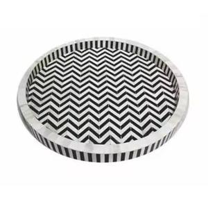 Plateau de service et bol en bois d'acacia fabriqués à la main avec incrustation d'os résine marbre rond en bois poignées de vadrouille plats - Product Image 6